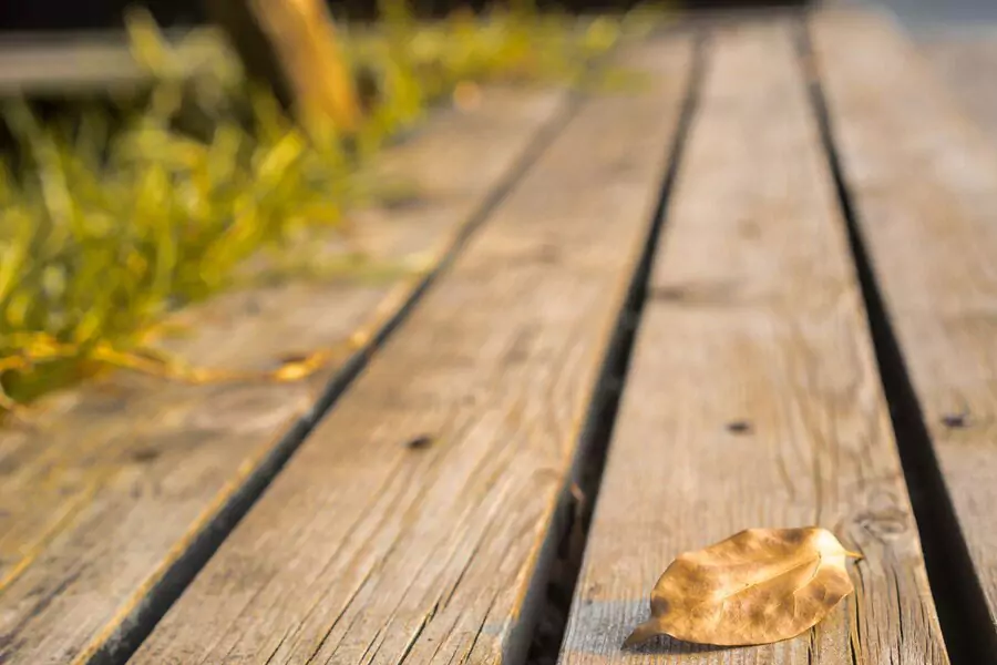 deck repair contractor