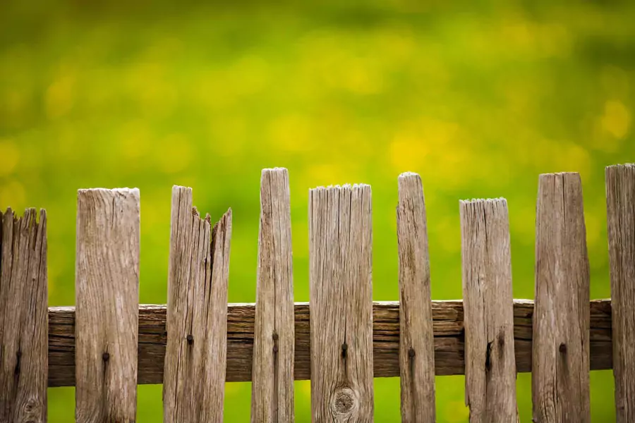 fence repair contractor