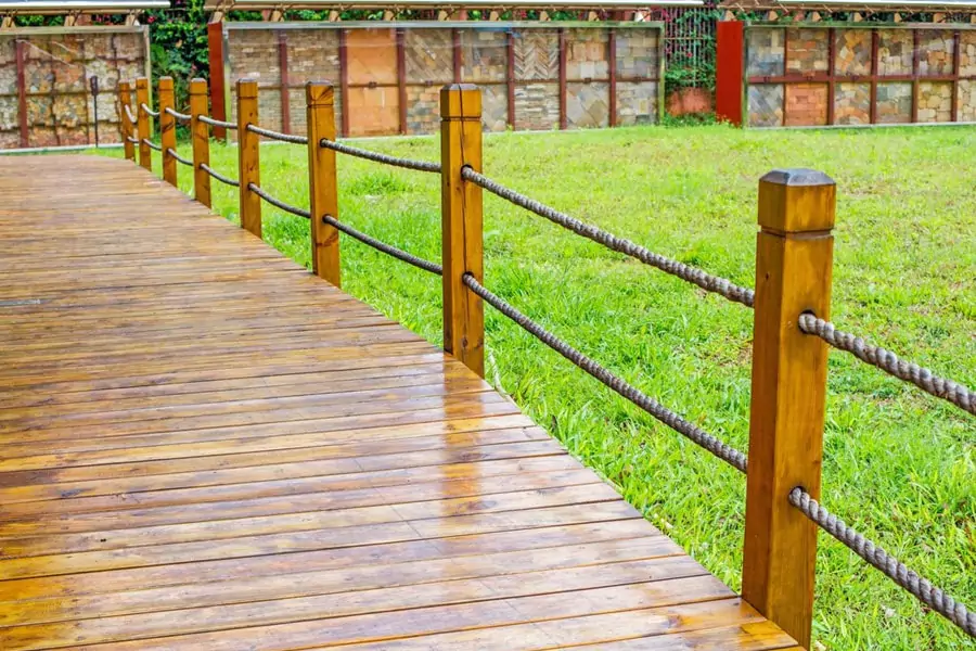 Fence repair contractor
